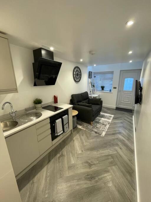 Stylish & Cosy 1 Bed Apartment Swindon Exterior photo